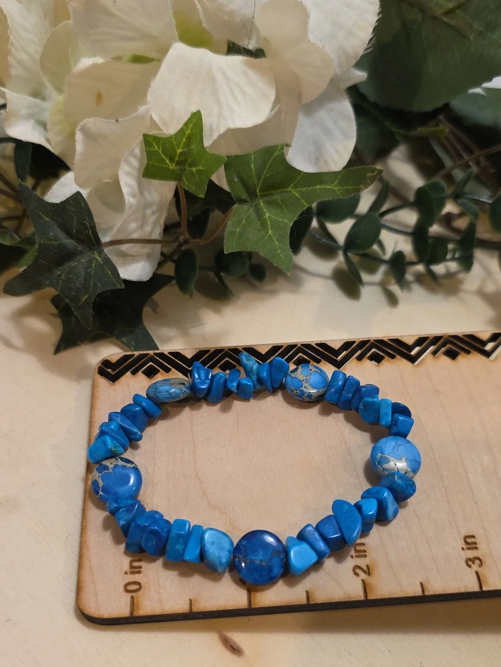 Vibrant Blue Chip & Round Bead Stretch Bracelet - Unbranded